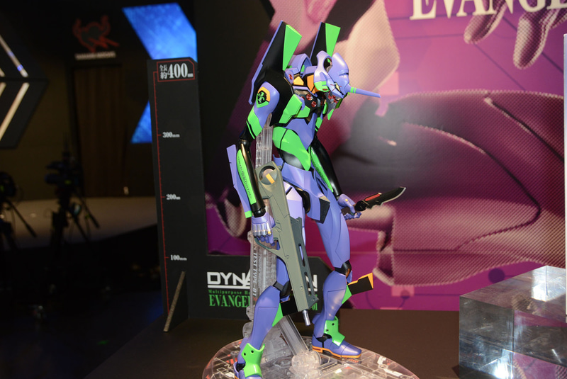 「DYNACTION エヴァンゲリオン初号機」は、全高約40cmという、超巨大なアクションフィギュアだ
