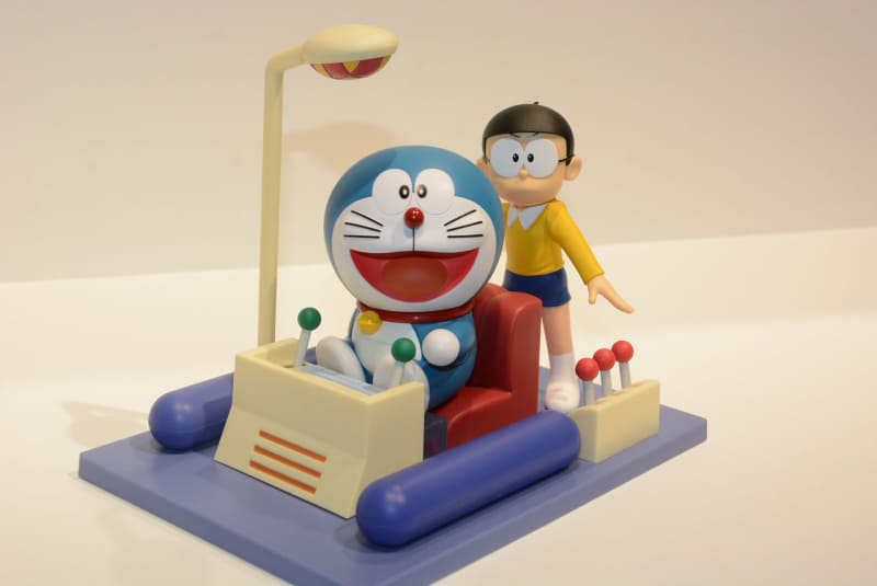 配置されているフィギュアは同じなのだが、大きく雰囲気が違う。7月23日発売、価格は2,750円(税込)