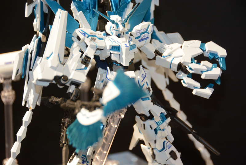 この圧倒させられる武装量。各部をチェックすることでこれまでのユニコーンガンダムの集大成であることがわかる