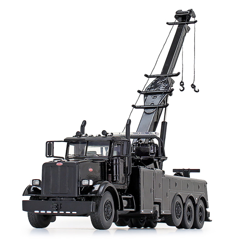 レッドに塗装されたエンジンのヘッドがブラック塗装に映える！