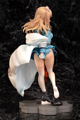 隙間から覗く透き通る素肌！ 「ドルフロ」より「スオミ KP-31」の