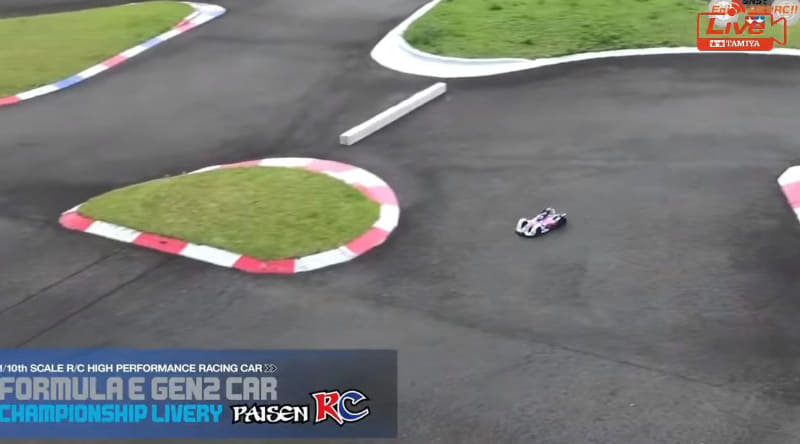 動画の45分30秒から始まる、TC-01シャーシを使った走行映像。前住氏だからこその華麗な走りとも言えるが、セッティングすることでこんな風に走れるかも、という期待が高まる