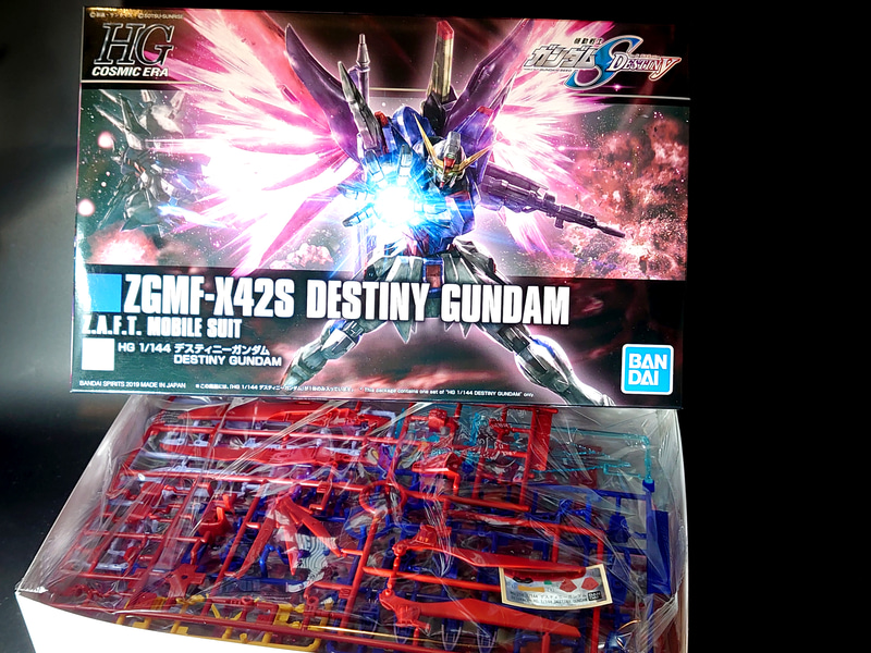 箱を開けた状態。各ランナーはビニール袋に入っており、擦れて傷つかないようになっています。