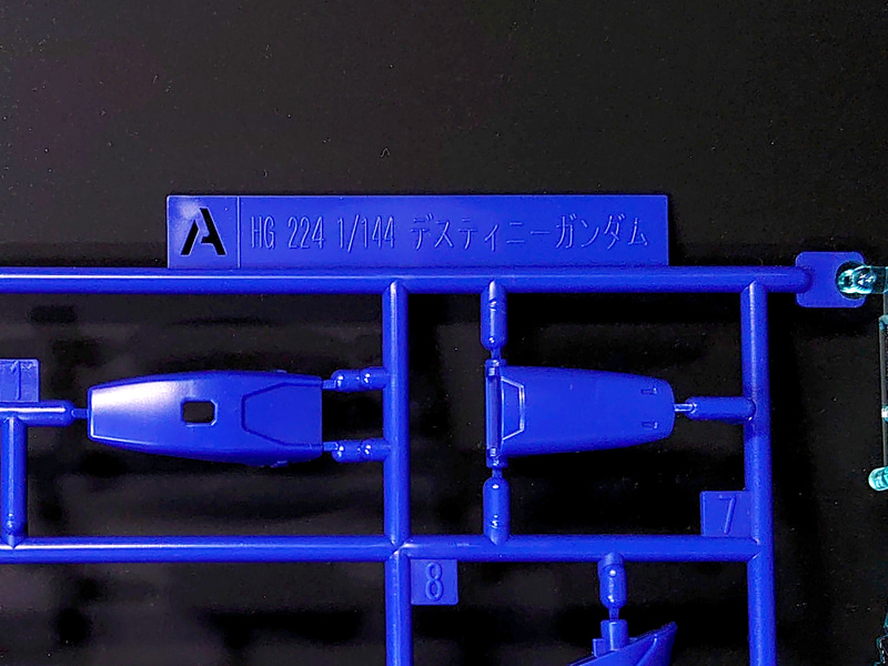 ランナーの名前が記載されている「タグ」。このランナーは「Aランナー」ということになります。なお、ガンプラ的には、ランナーそのものも「パーツ」と呼びますので、説明書での記載は「Aパーツ」になっています