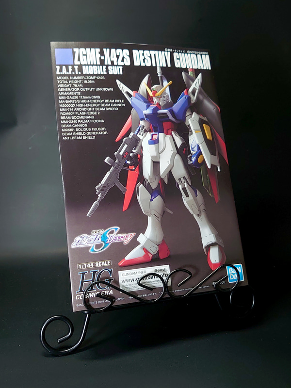 100均ショップで購入したイーゼルに説明書を立てかけることで、スペースを節約できます