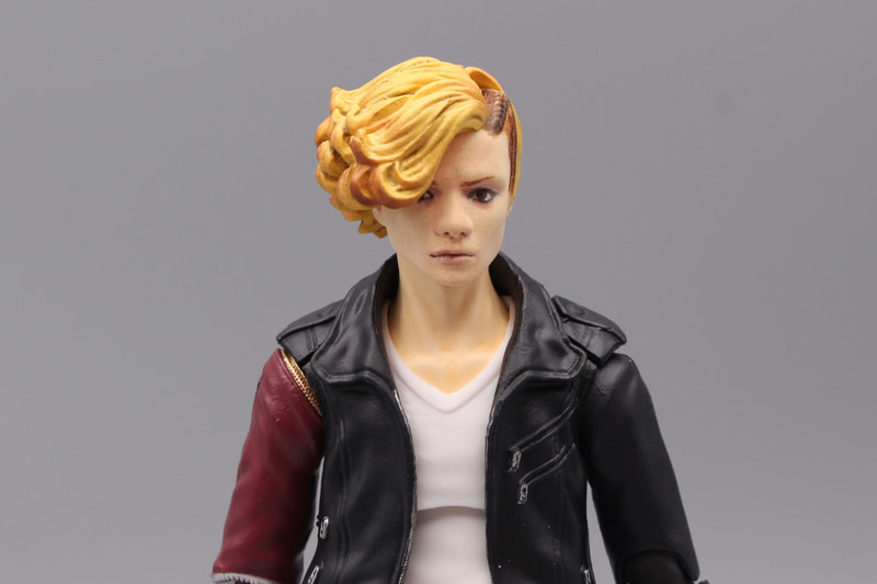 正面から見た表情。若干団子っ鼻なのが気になるところ