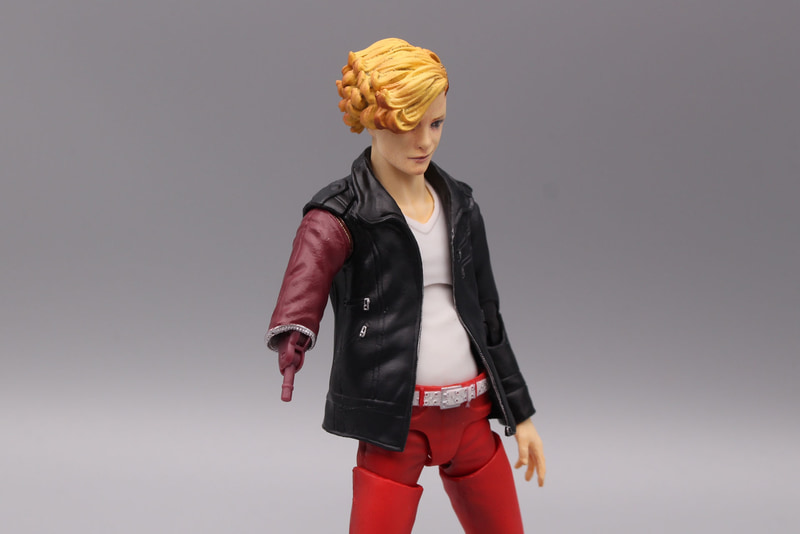 取り外し可能な右腕には、やや長めのジョイントが使われている