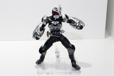 レビュー S H Figuarts アンク 人間態 S H Figuarts 真骨彫製法 仮面ライダーオーズ ラトラーター コンボ レビュー 多彩なコンボと 相棒 と並び立つ楽しさ 大きく広がるプレイバリュー Hobby Watch