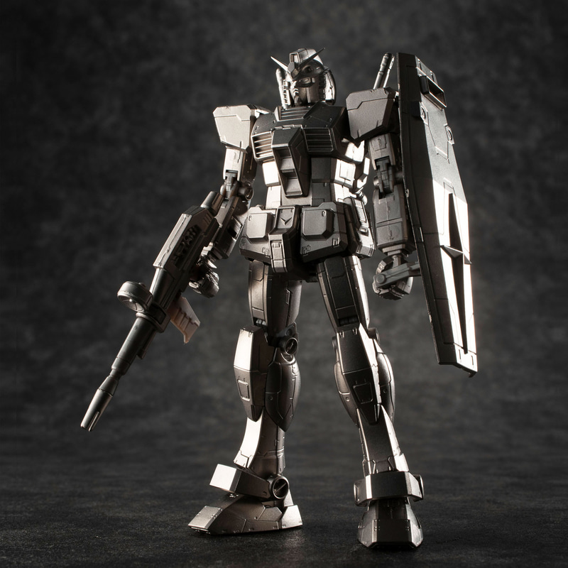 この商品のため、「ガンダリウム合金」が作られた。この独特の素材感が本作の最大の魅力だ