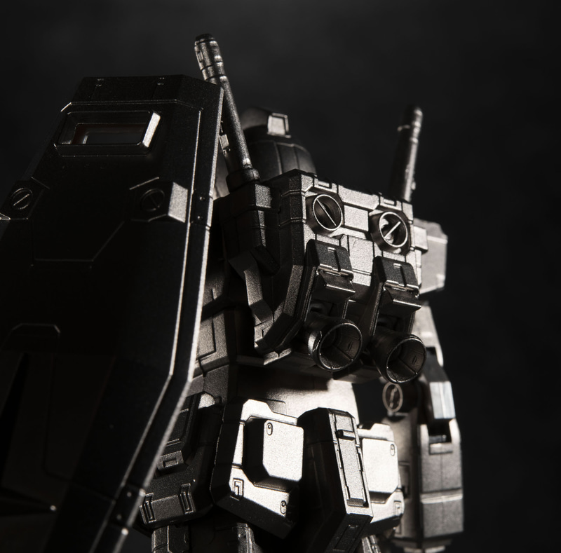 本商品のディテール表現は「1/1 RX-78-2 ガンダム立像」と、「RG ガンダム」のモールド表現を意識したデザインとなる