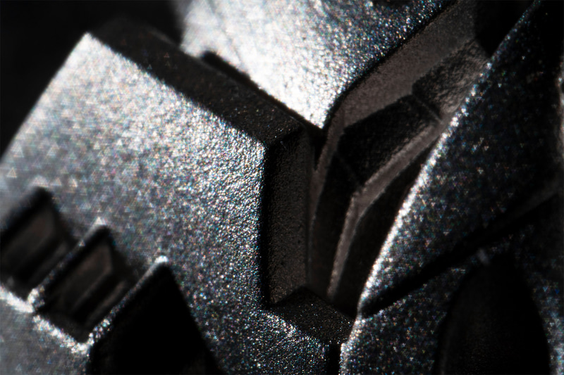 頬のチンガードから耳にかけてのシャープさに脱帽