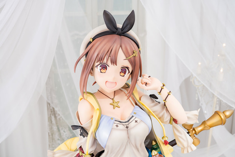 ライザ　フィギュア　1個 Amazon.co.jp: あみあみ ライザのアトリエ ～常闇の女王と秘密の