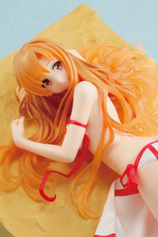 白い水着と素肌が眩しい！ 「SAO」より、水着姿とウンディーネ姿の