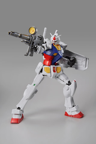 動く実物大ガンダムのガンプラ「1/100 RX-78F00 ガンダム」の予約受付