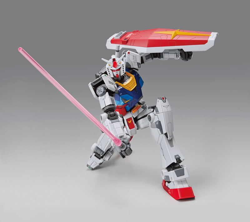 商品オリジナルの専用台座、ライフル、シールドが付属