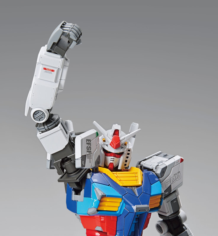 商品オリジナルの専用台座、ライフル、シールドが付属