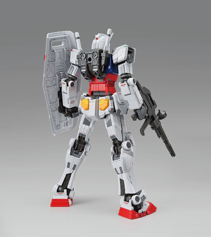 動く実物大ガンダムのガンプラ「1/100 RX-78F00 ガンダム」の予約受付