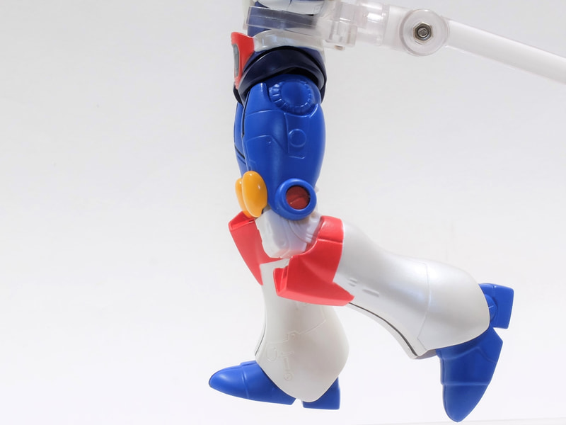 膝の途中にスライド機構が備えられており……