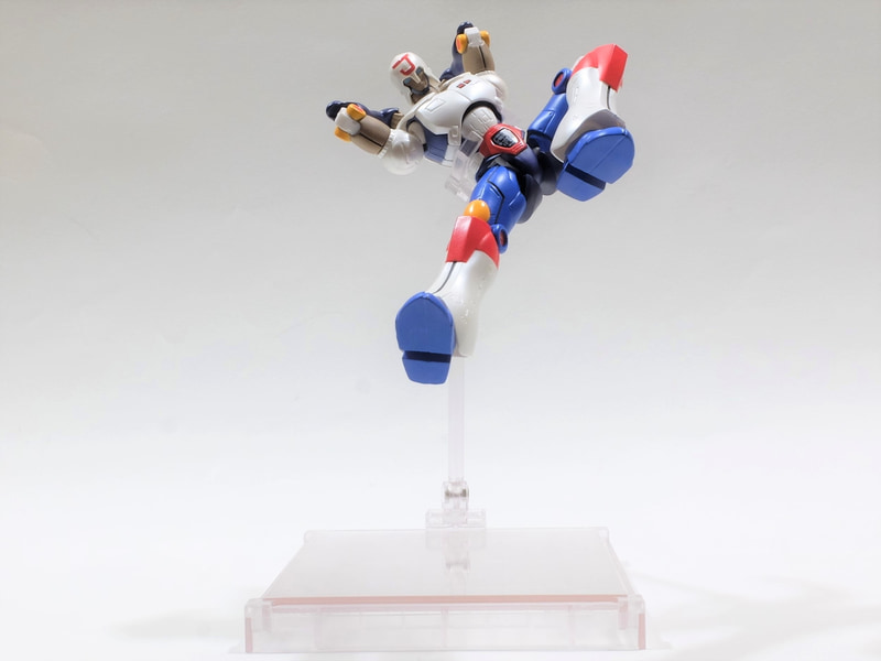 スタンドアームには2つの爪が備わり、これにより柔王丸を挟んで固定できるアーム自体もスタンドの周辺に自在に動かす事ができる