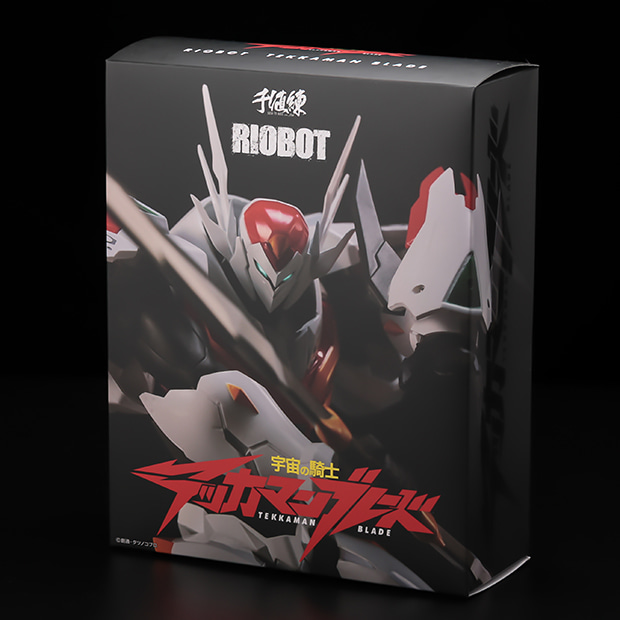 試作品の画像。青いパーツがABS、薄緑色の部分がPVC、銀色の部分がダイキャストパーツ