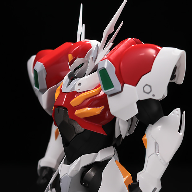 試作品の画像。青いパーツがABS、薄緑色の部分がPVC、銀色の部分がダイキャストパーツ