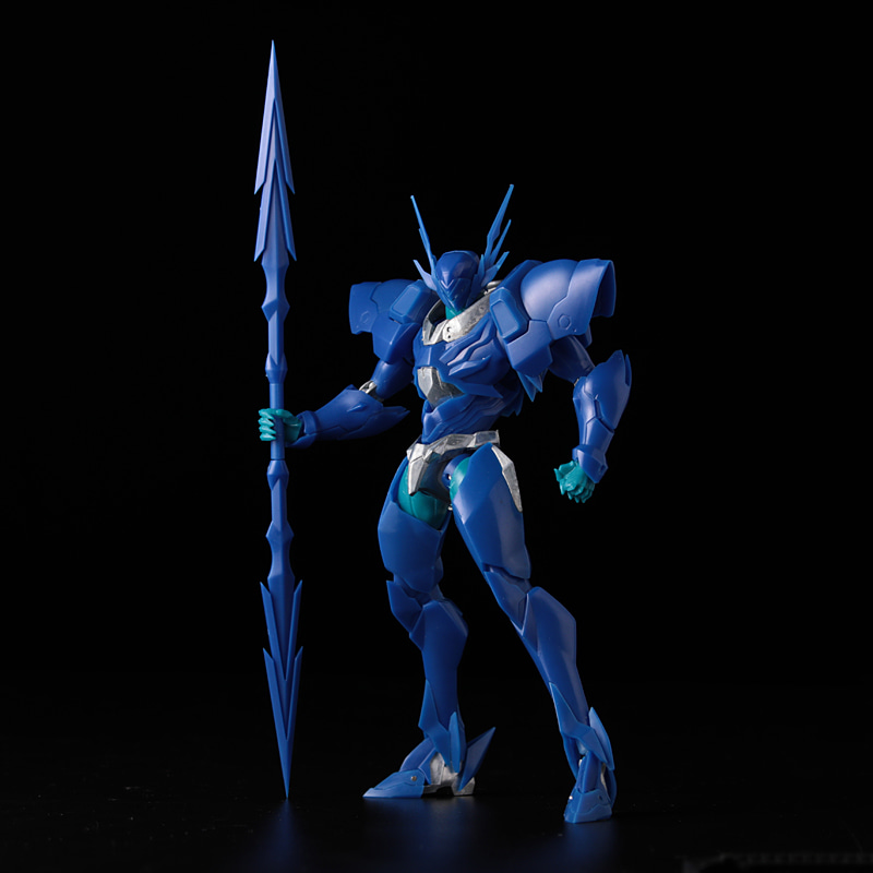 試作品の画像。青いパーツがABS、薄緑色の部分がPVC、銀色の部分がダイキャストパーツ