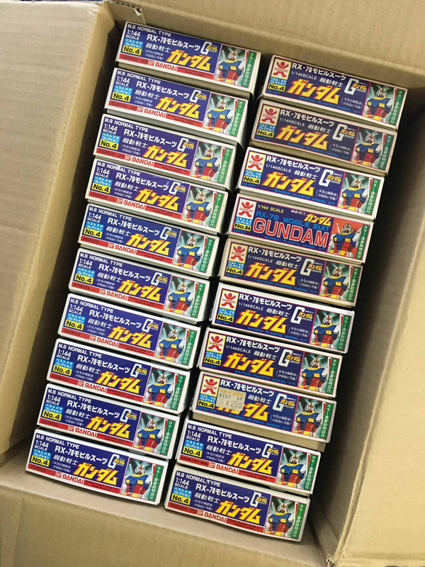 五十嵐氏が収集した1/144ガンダム。一見、ほとんど同じ様に見えるが、すべて何かしらが異なっている。この他にも多くのバリエーションを市井のコレクターさんの協力を得て検証を行なったという