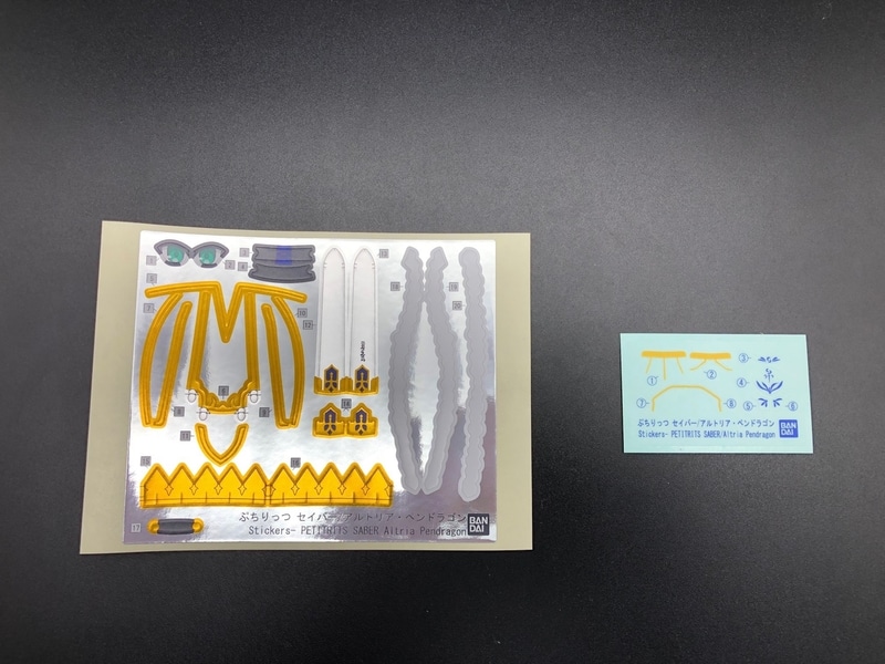 少ないランナーとシールだけで組み立てられる