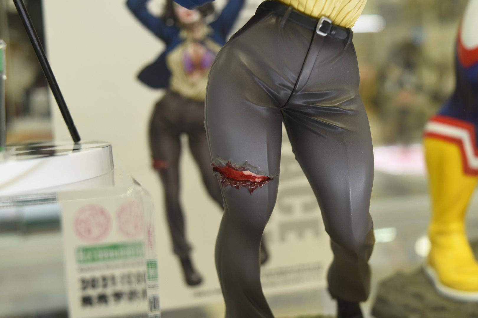 チェーンソーの傷跡までも再現しているのはたまらない