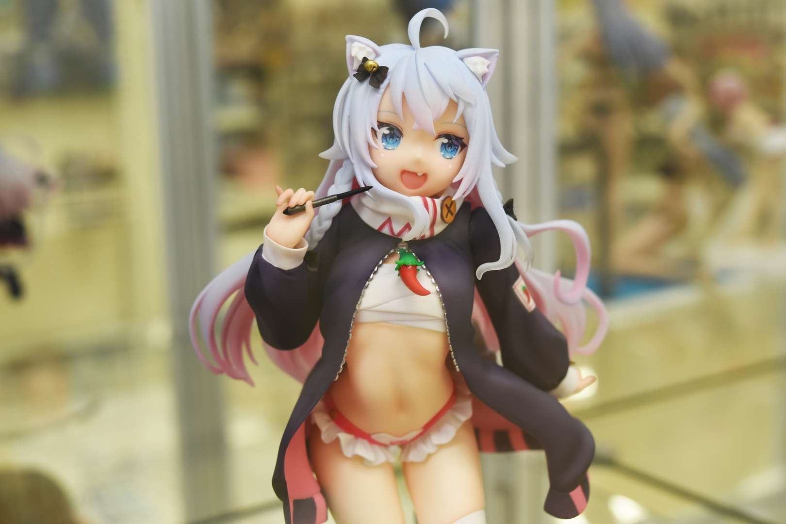 この薄さ、骨の浮き具合、犯罪級である