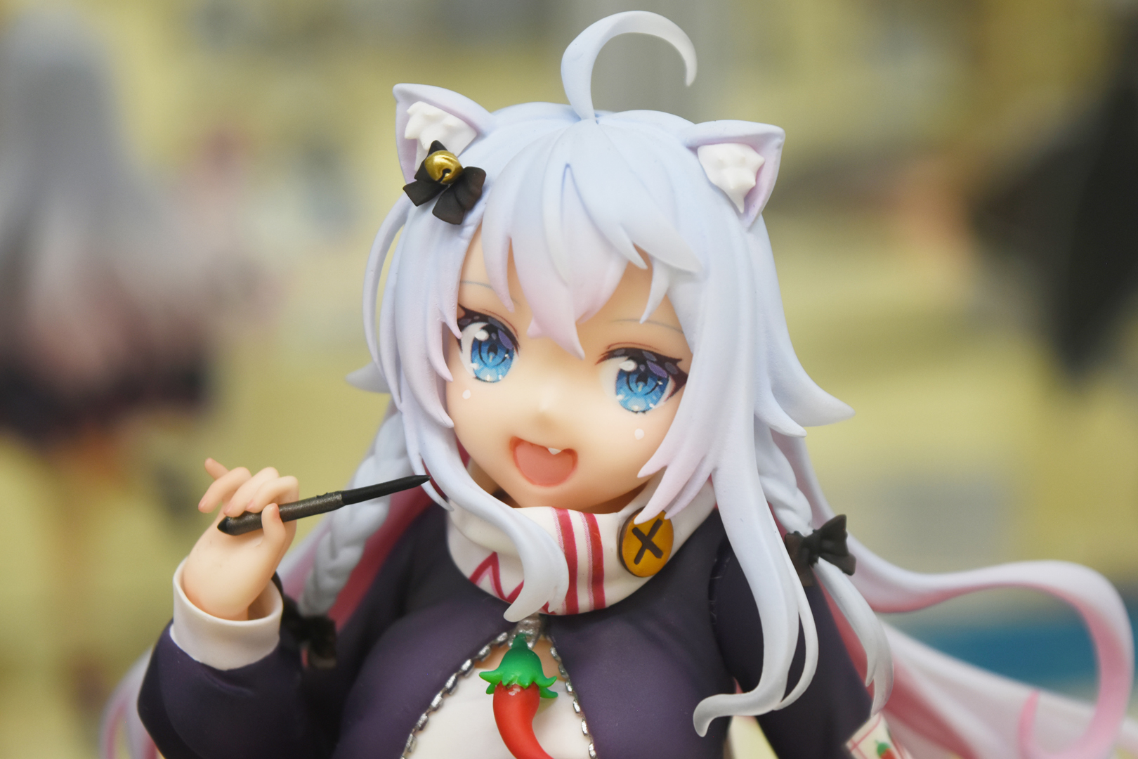 マフラーにリボンに猫耳、可愛さのフルアーマー状態