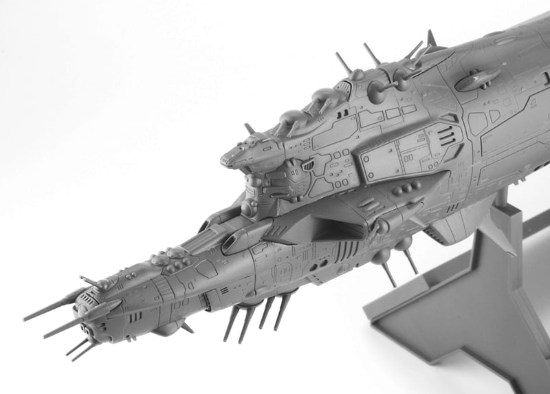 艦首とブリッジ周辺は細かく分割し、複雑な形状を的確に立体化