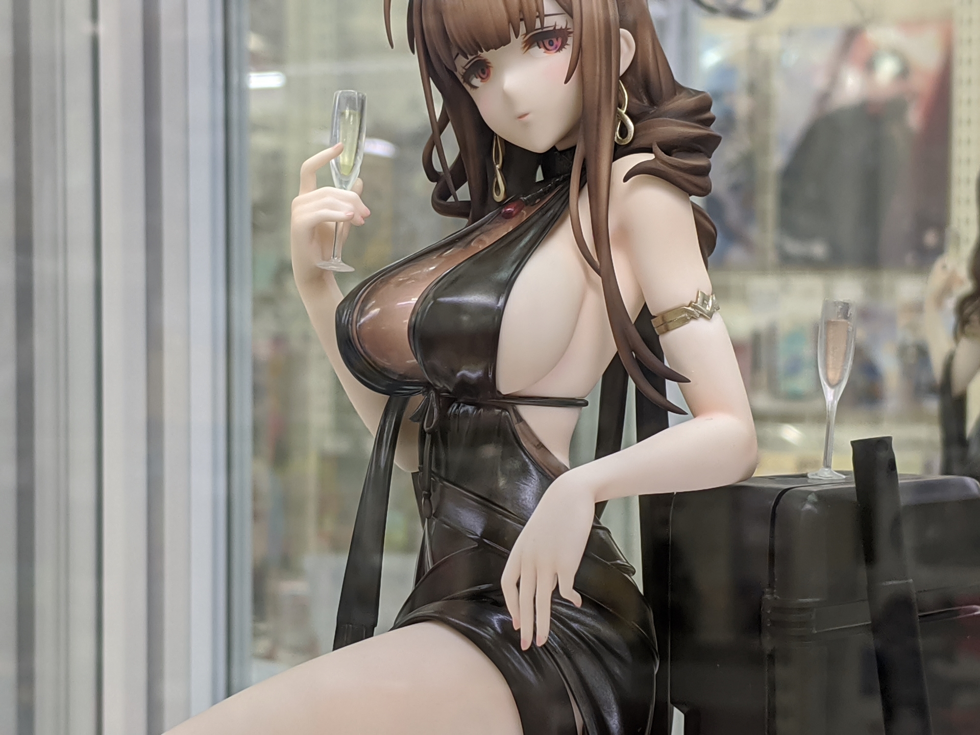 横からみるとバストの形の良さがくっきり