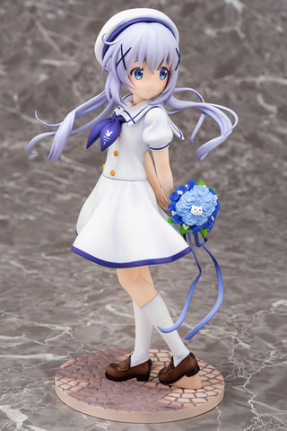 ふわりとなびくスカート。「ごちうさ」より、「チノ」の夏服姿を再現