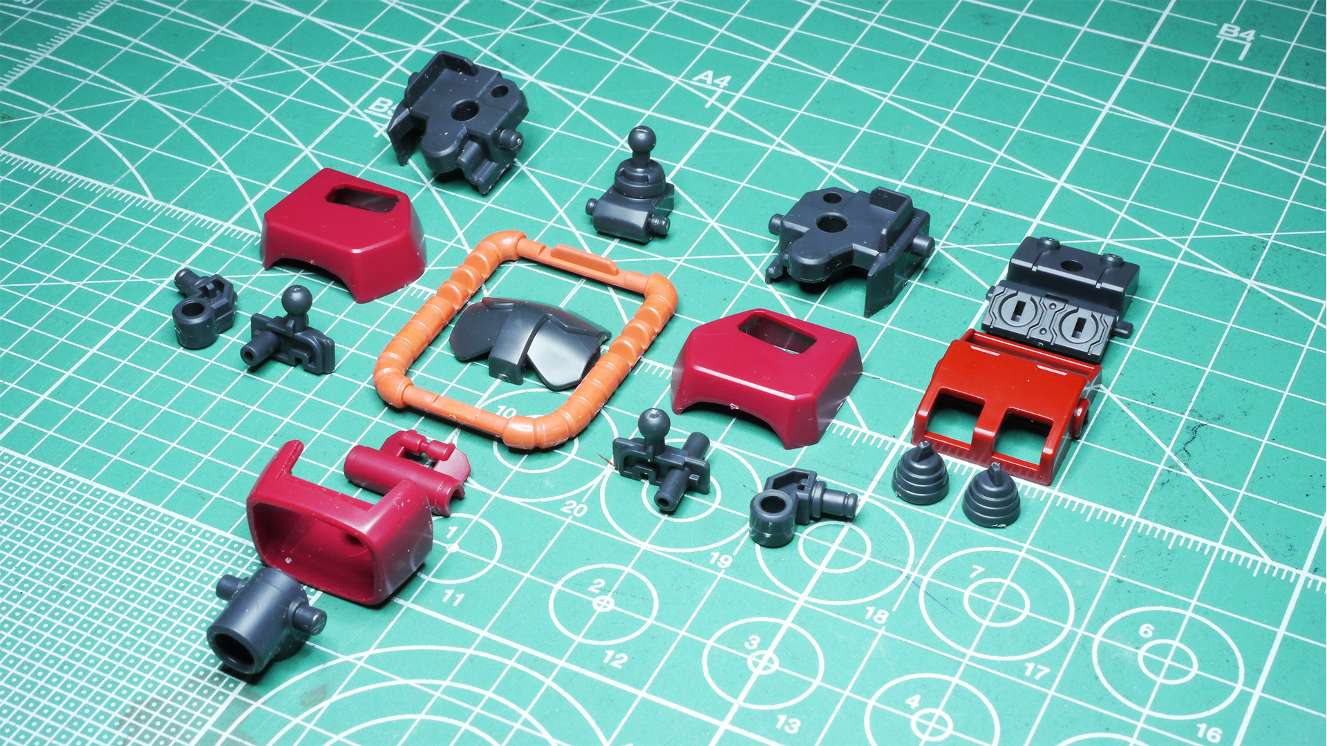 胴体部に左右スイング機構を持っていて、首の基部もだいぶ動かせそうです