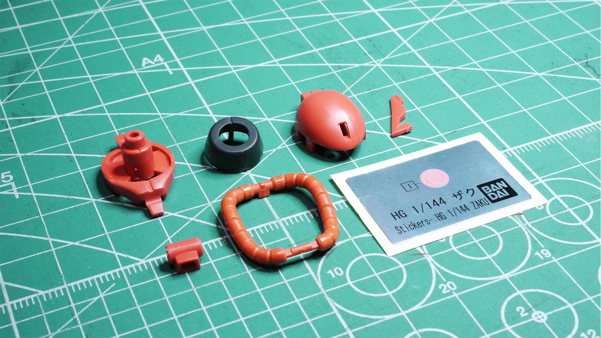 モノアイを動かしてみたらカッコイイ“睨み”をきかせられます。“モノアイ”って一発でキャラクター性が一段上がる優れたデザインだと思います