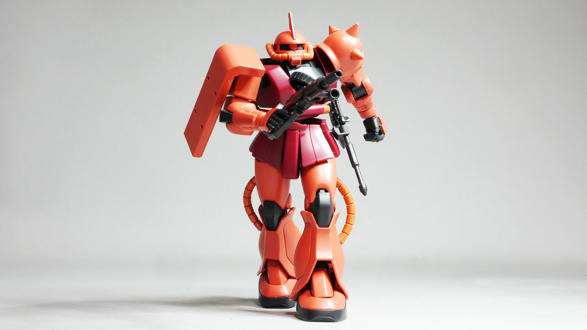 PS素材でもTPE素材に負けないくらい脚が上げられました。その分フロントアーマーはポロリしやすいので注意が必要です。素材でパーツのツヤが違うので気になる人は水性のつや消しクリアで整えると一段とカッコよくなりそうです