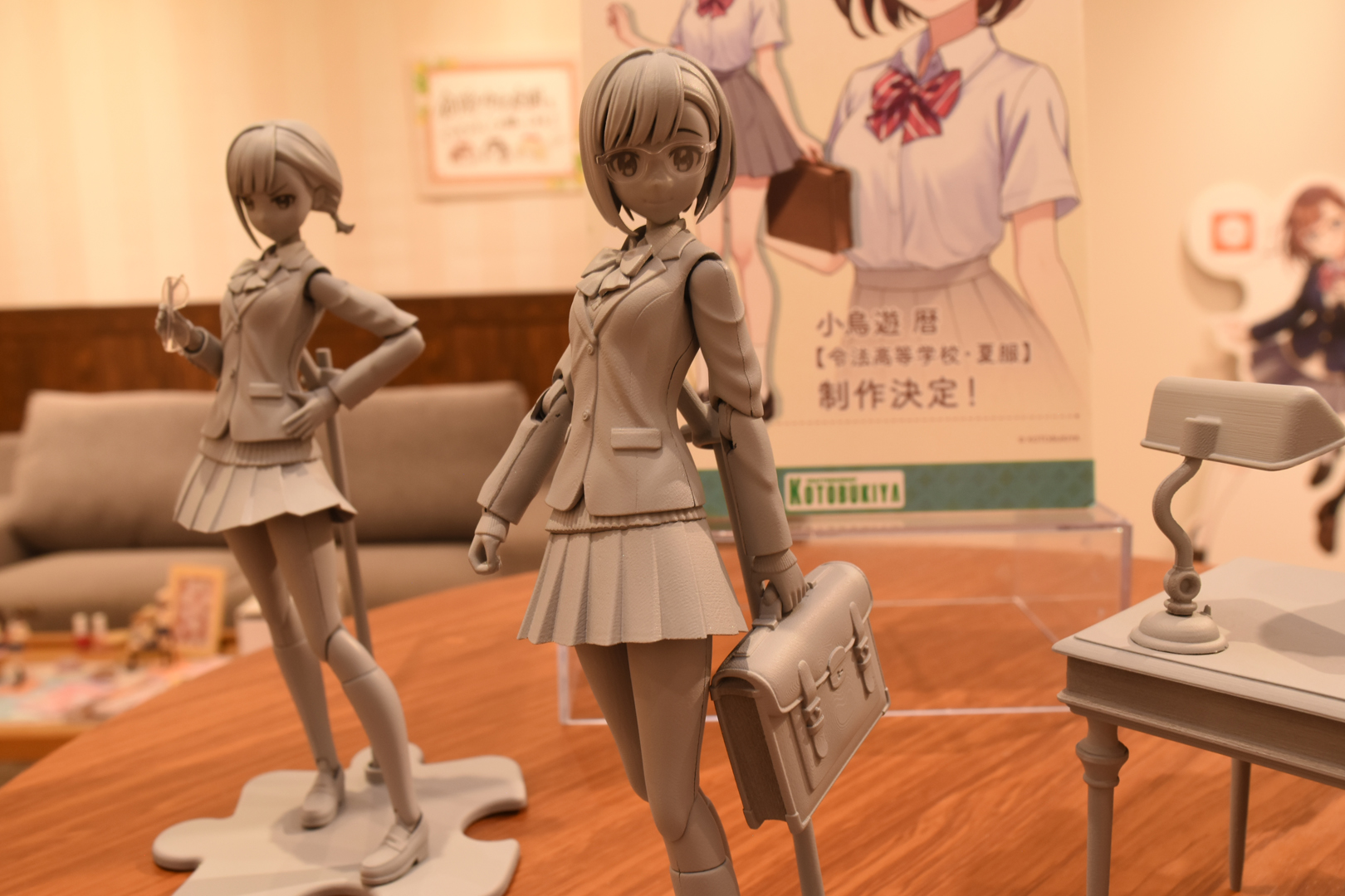 優等生タイプの小鳥遊暦。メガネがとても似合っている