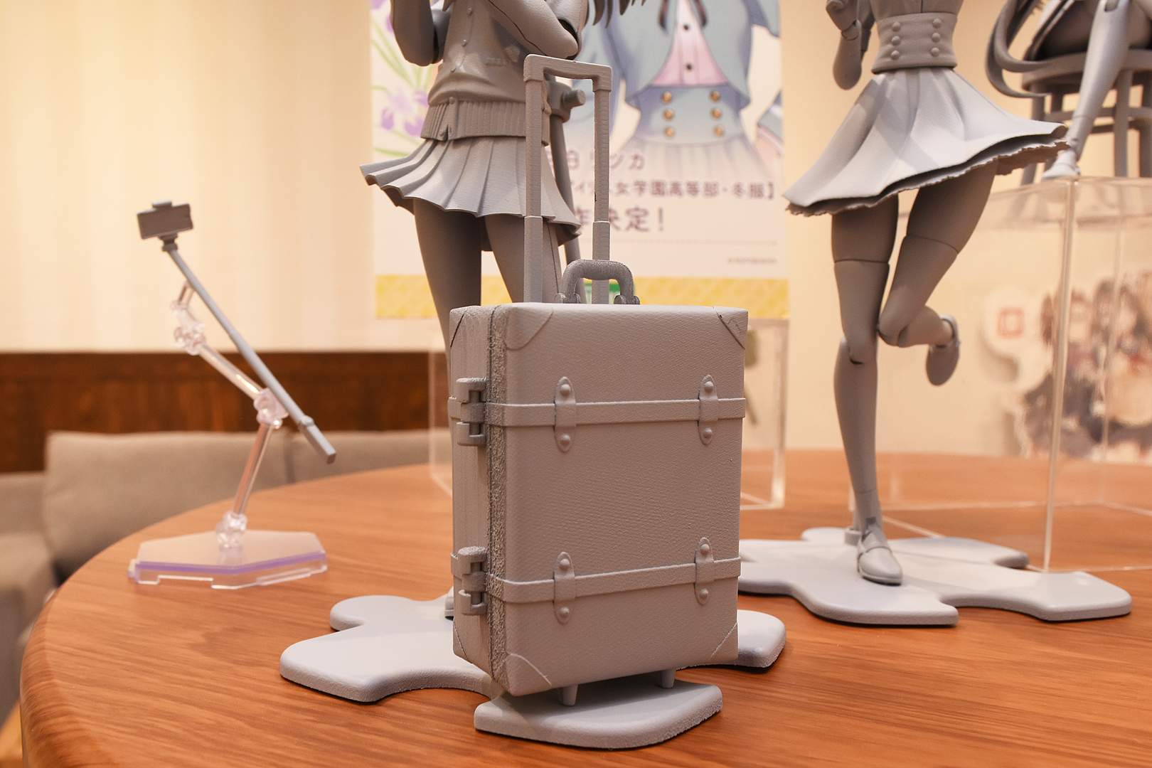 キャリーバッグ、自撮り棒、カメラが揃った「アフタースクール　トラベルタイム」