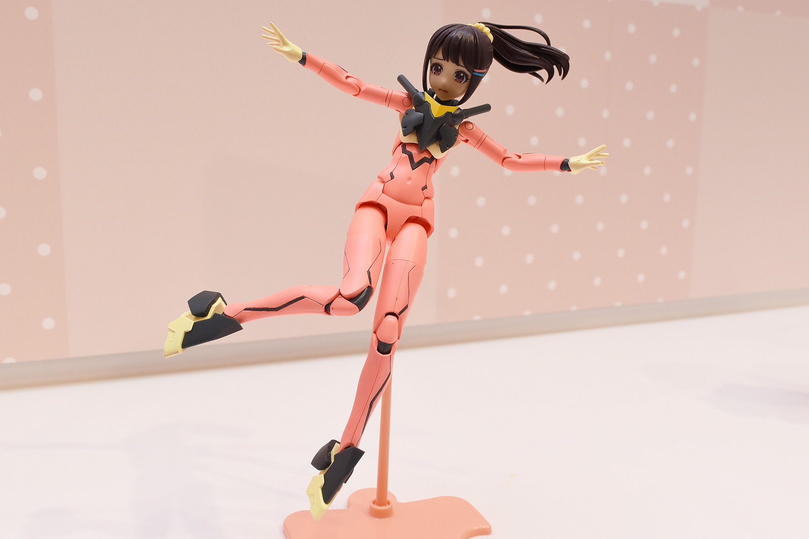 メカに乗せたり、「創彩少女庭園」の頭部をメカボディに装着させることもできる