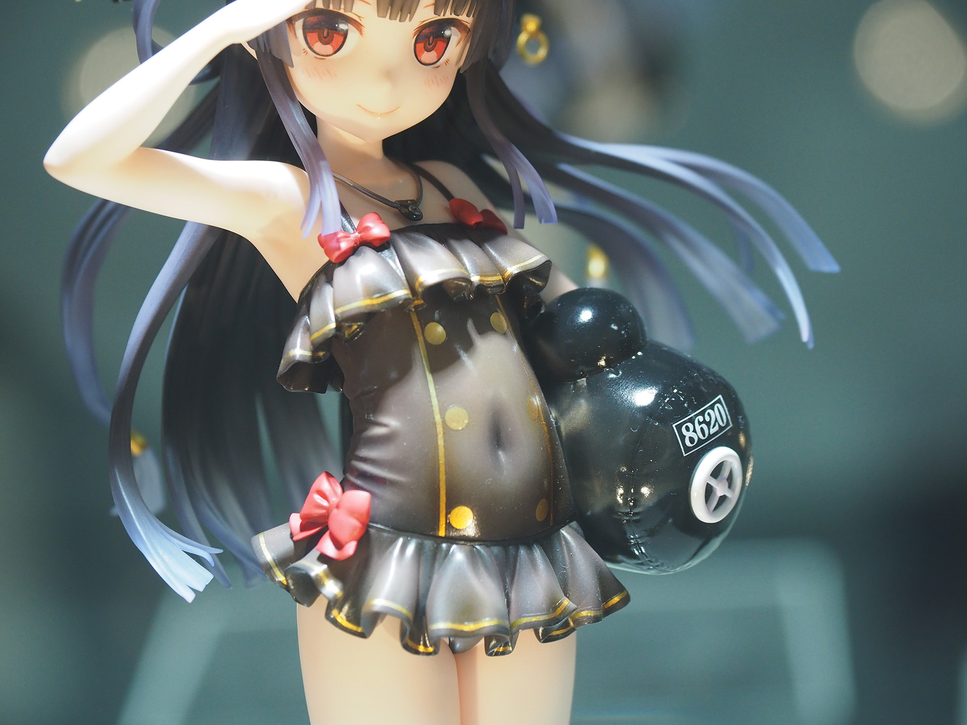 しわまで再現した、シースルーな質感のワンピース