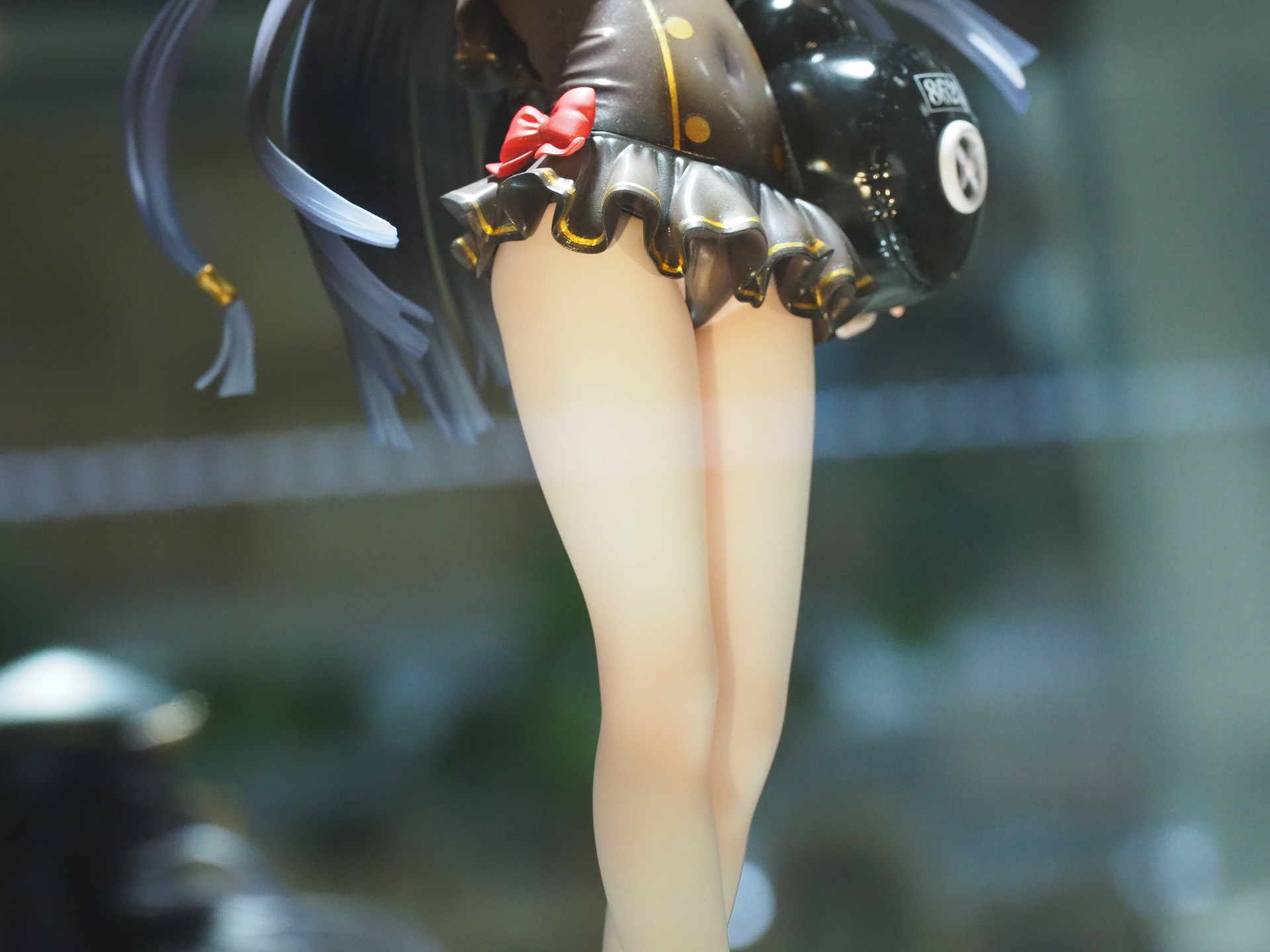 すらりと伸びた脚。肌の色の塗り分けが造形の素晴らしさを引き立てている。