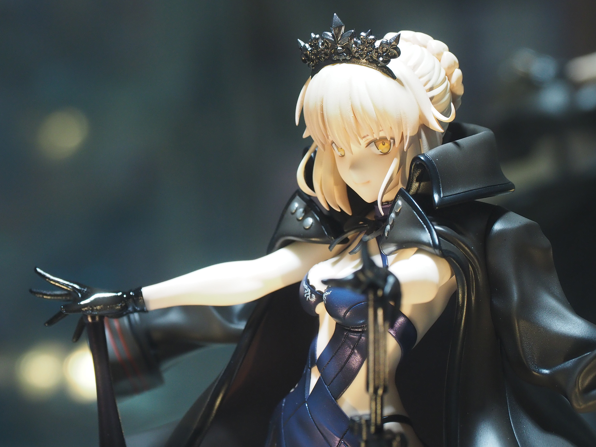 正面からではわかりにくいが、バストも豊満だ