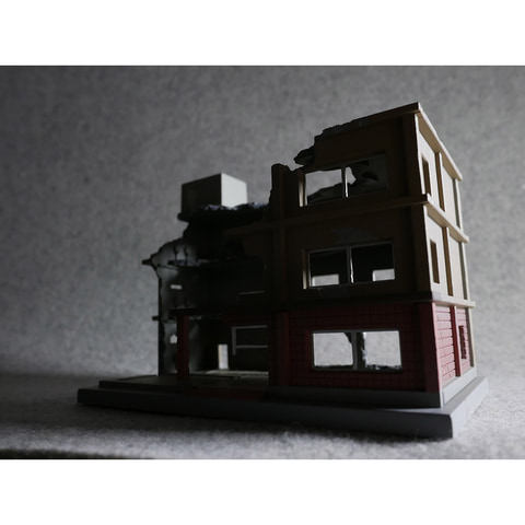 J.DioramaVol.3 -1/64リバティーウォーク ジオラマ入手困難 激しい市街戦を彷彿とさせるジオラマ！ 「ジオ・コム 破壊されたビルB