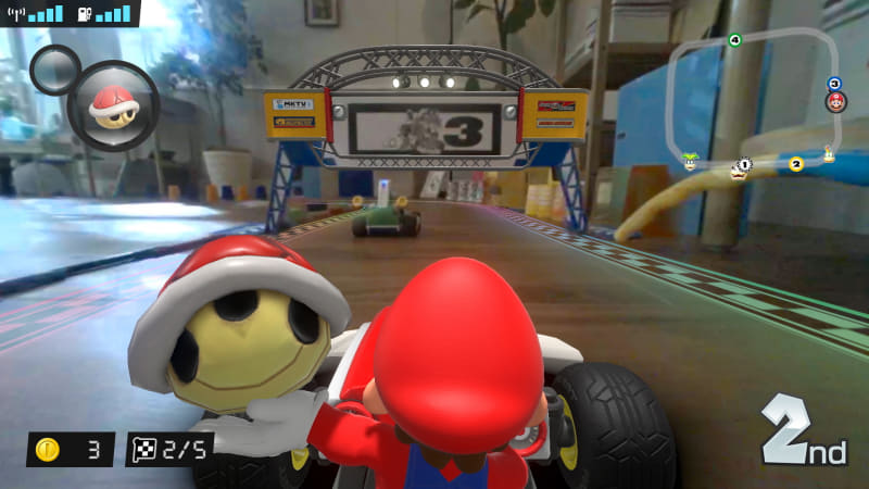 Nintendo Switchからカメラを通じて見ると、現実空間が「マリオカート」のコースに！