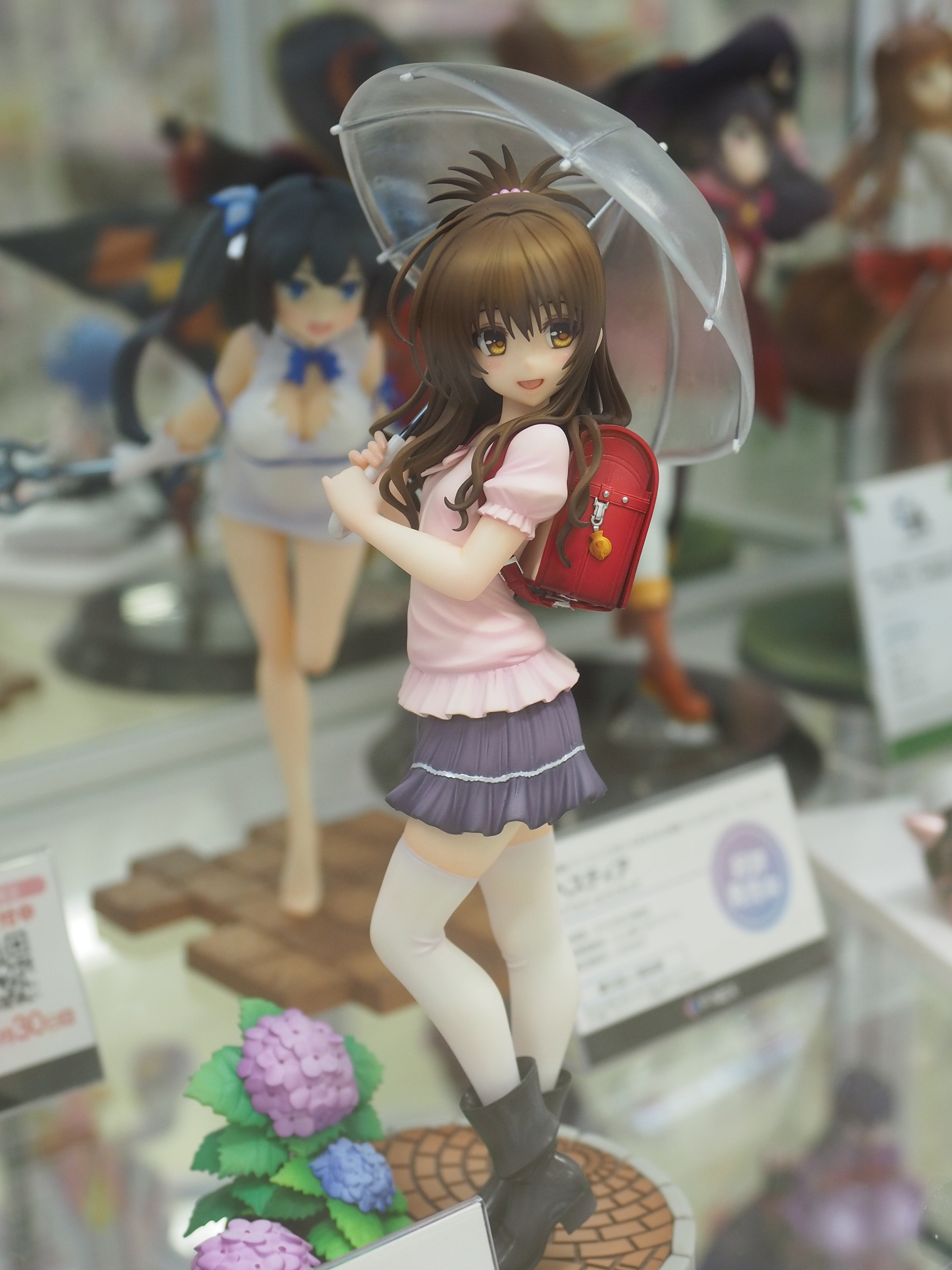 可愛い笑顔とランドセル姿か子供らしさを持ちつつも、身体は大人に近づいている感じだ