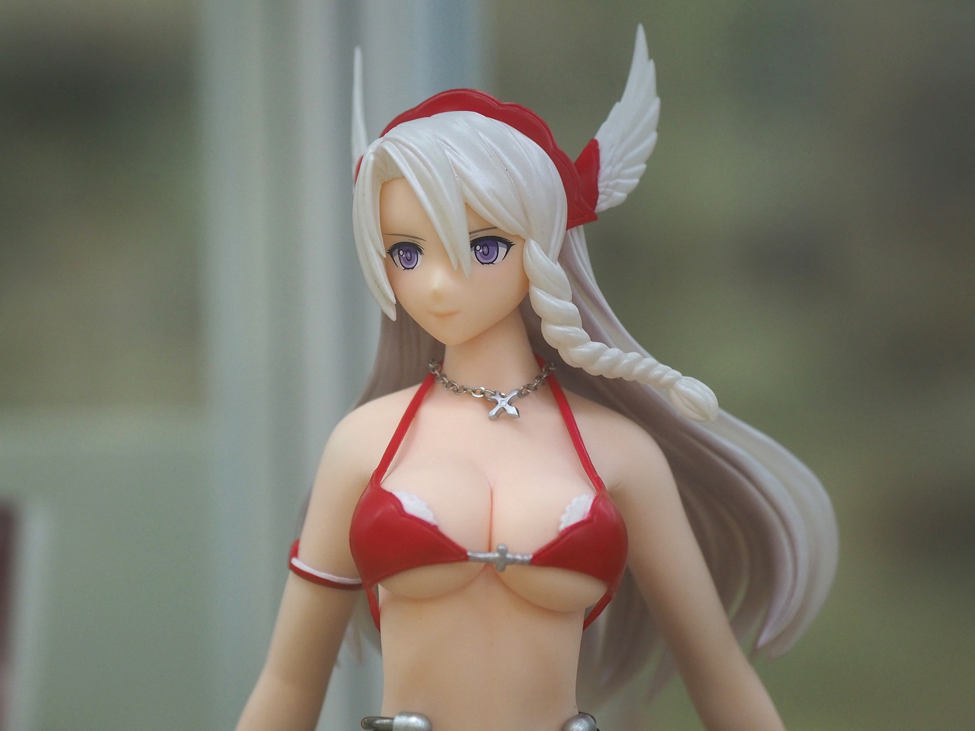 戦場とは異なり、微笑みかけてくるような優しいまなざしだ