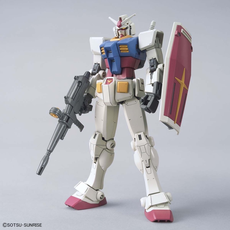 ガンプラ40周年記念商品の1つ。「HGシリーズ」で培った技術を集約し、大河原邦男氏デザインの「RX-78-2 ガンダム」を立体化したプラモデル。6月6日発売