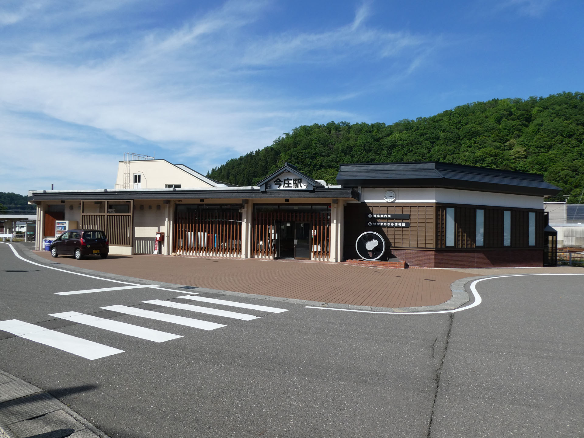 南越前町の今庄駅。駅舎内の「今庄まちなみ情報館」は旧北陸本線の資料を展示する