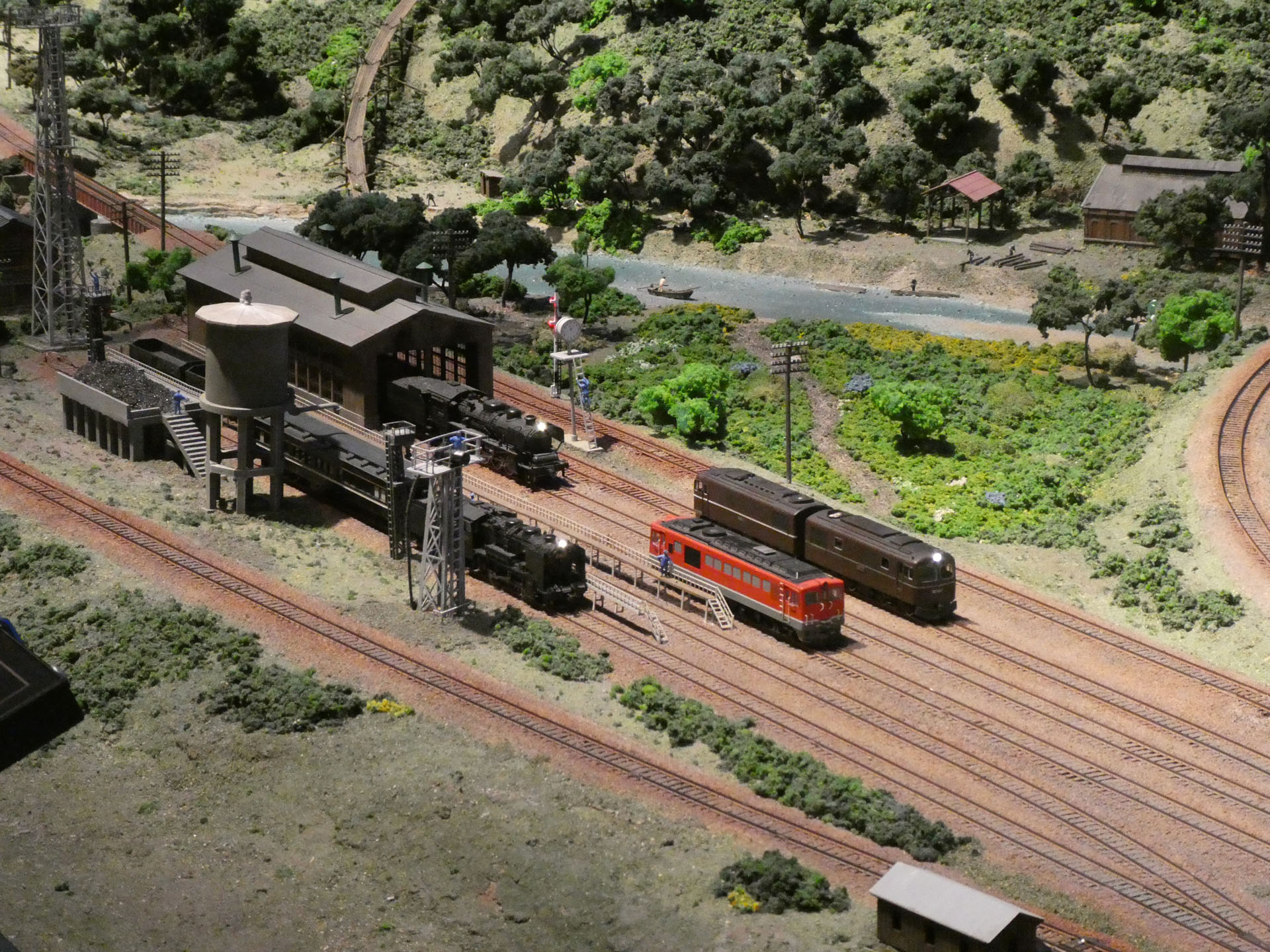 国鉄の無煙化施策により、蒸気機関車からディーゼル機関車へ交代する時代だった